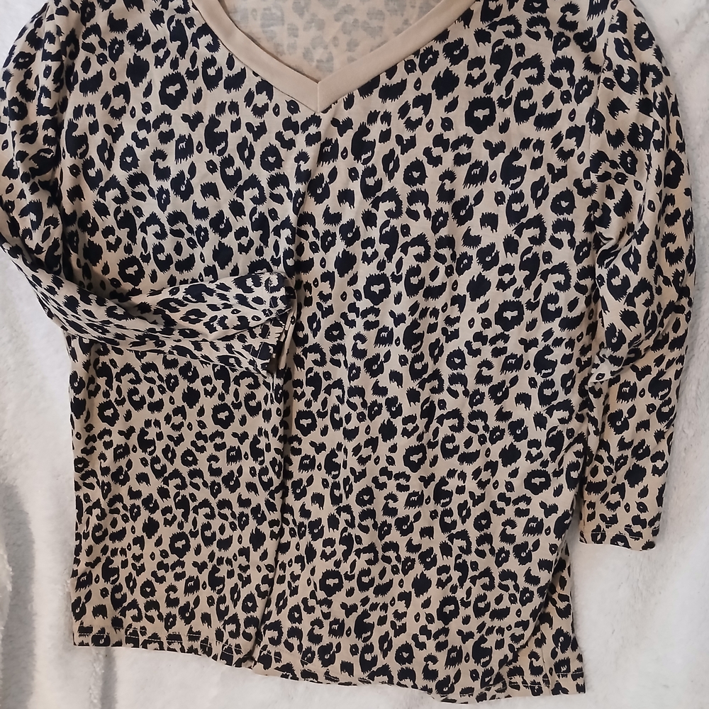 Cream and Black Fitted 3/4 Sleeve Blouse